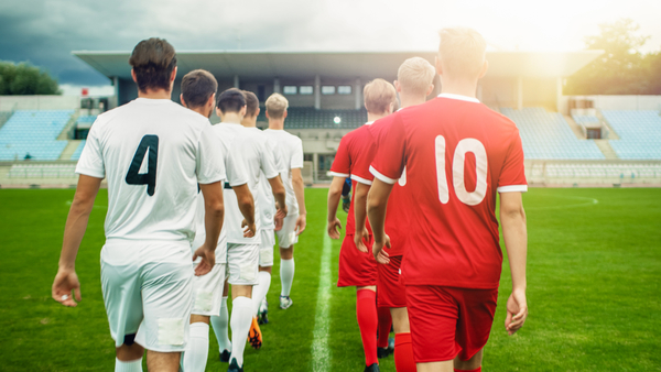 サッカーの人気のチームオーダーユニフォームや種類について紹介